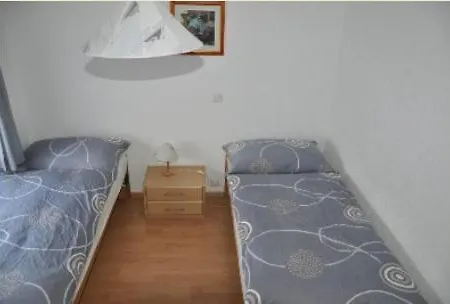 阿尔卡玛酒店 *